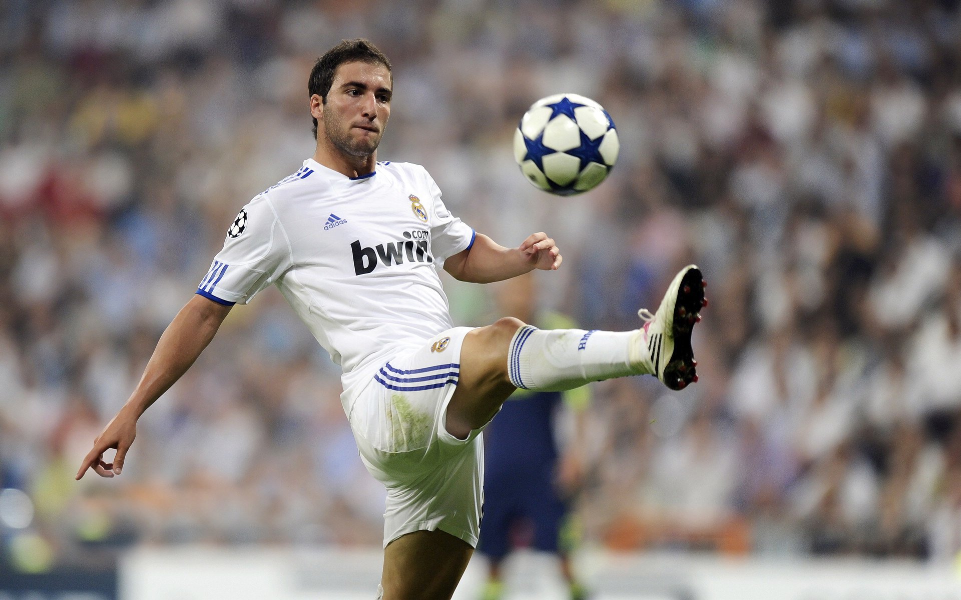 爱游戏中国官方登录入口网站-凯莉·麦基翁展现出色心理素质，凯莉麦基翁身高